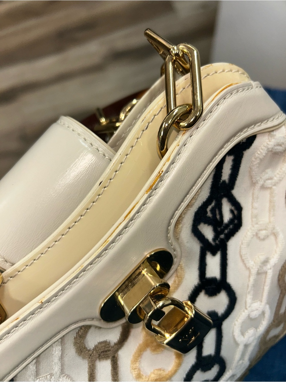 Louis Vuitton LIMITED EDITION Velvet chains Mini Linda Monogram Chain Bag - Picture 9 of 16